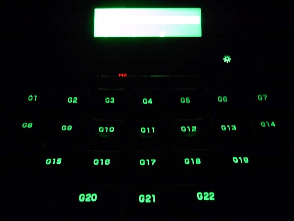 緑色に点灯したG13のキーボード部分